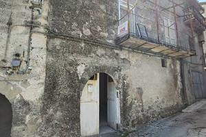 Casa indipendente di 80 m² con 5 locali a Teano