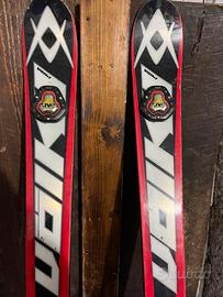 Sci volkl  e attacchi marker