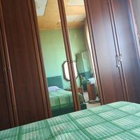 camera matrimoniale ...libreria....letto con