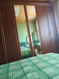 camera matrimoniale ...libreria....letto con