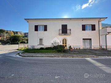 CASA SEMINDIPENDENTE A VILLA LATINA