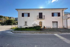 CASA SEMINDIPENDENTE A VILLA LATINA