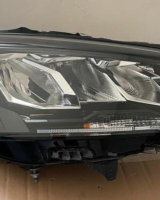 Faro anteriore destro Peugeot 208 / 2008 2019-2025