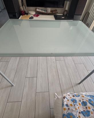 Tavolo IKEA  in vetro satinato