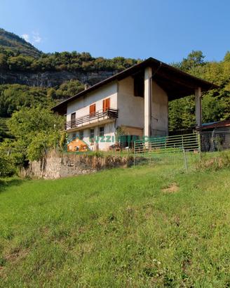 MASO CON VISTA IMMERSO NEL VERDE - Patone (TN)