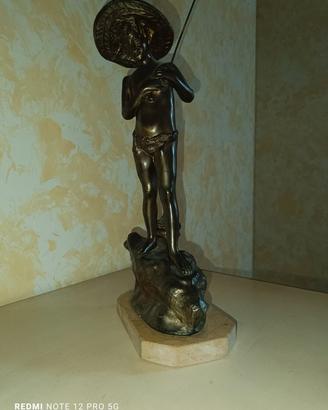  Statua Vintage "Giovane Pescatore" su Base in Mar