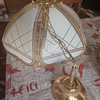 Lampadario in ottone e vetro. 