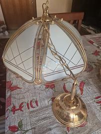Lampadario in ottone e vetro. 