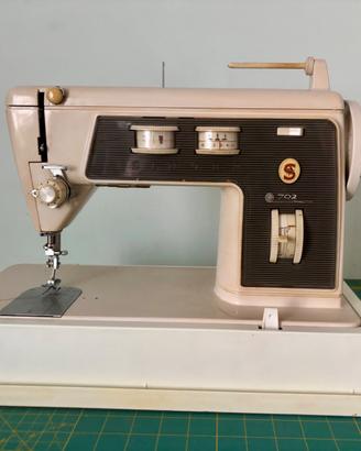 Singer Touch & Sew 702