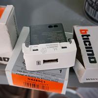 Prese usb living light