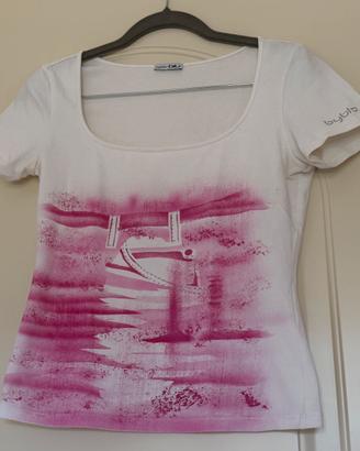 T-shirt bianca e rosa