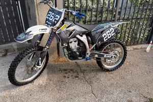 YAMAHA YZ 250 4 TEMPI 2007 + TRENO GOMME NUOVO