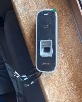 Lettore Controllo Accessi Dahua Biometrico e RFID