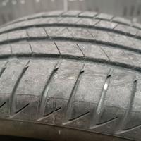 Treno gomme auto usate