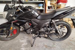 Yamaha ys125 usata