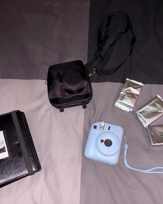 Instax mini 12 - Fotocamera istantanea + Accessori