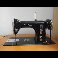 Macchina da cucire Necchi
