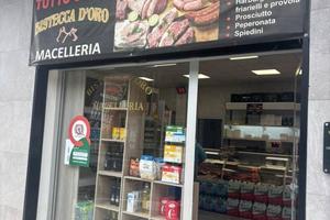 Attività / Licenza di 75 m² con 2 locali a Castel 