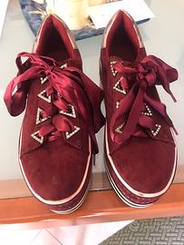 Scarpe comode con zeppa