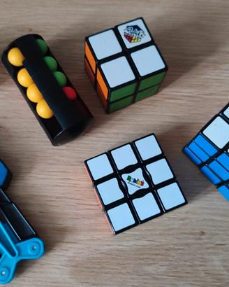 lotto cubi Rubik e flip finz