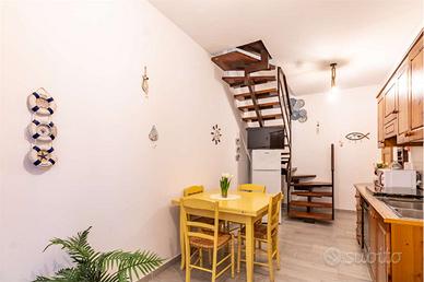 Villetta bilivelli con veranda e taverna