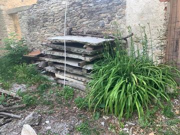 Lastre di pietra antiche fatte a mano
