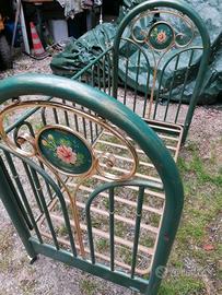 lettino x bambini con parapetto e materasso nuovo