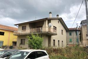 Appartamento di 270 m² con 5 locali e posto auto a