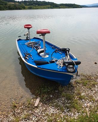 Barca Canadian bass boat con carrello 