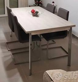 TAVOLO RETTANGOLARE CON 4 SEDIE