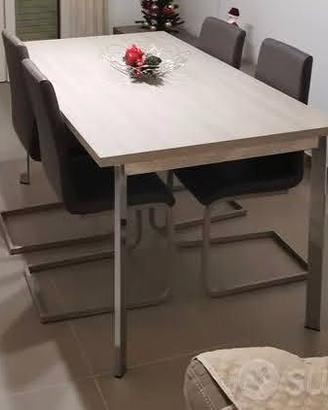 TAVOLO RETTANGOLARE CON 4 SEDIE
