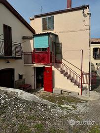 Stigliano - Appartamento primo piano con soffitta