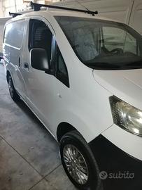 NISSAN NV 200