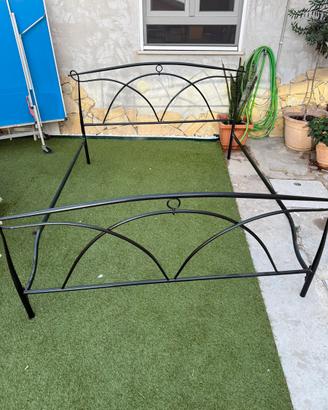 Letto matrimoniale in ferro battuto