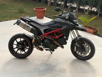 Hypermotard 821