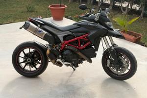Hypermotard 821