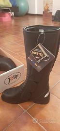 Stivali goretex.