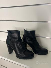 Scarpe col tacco nere in pelle