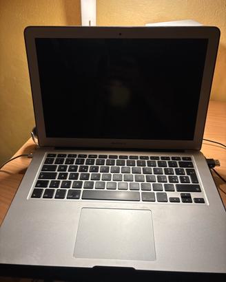MacBook Air 13” Early 2015 - i5, 4GB RAM