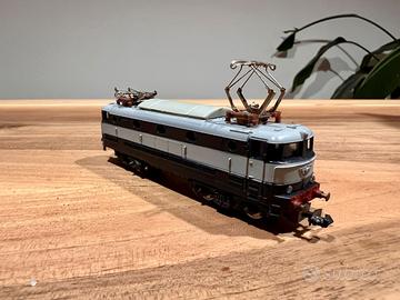 Locomotiva elettrica FS N vintage da riparare