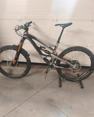YT Capra CF Pro 2017 