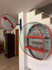 Cabina telefonica vintage SIP con insegna