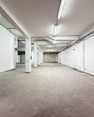 Box / Garage di 550 m² a Catania