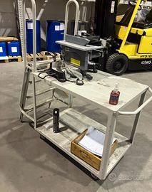 Carrello da magazzino con scaletta integrata
