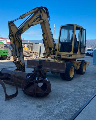 Escavatore gommato Komatsu Modello PW75R