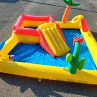 piscina con getti e spruzzi d acqua 