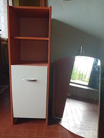 Mobiletto bagno e specchiera