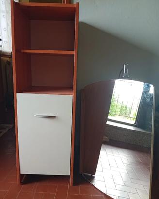 Mobiletto bagno e specchiera