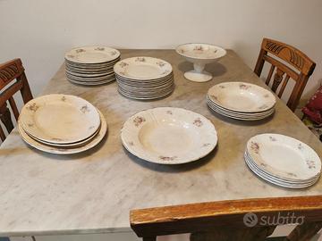 servizio di piatti antico