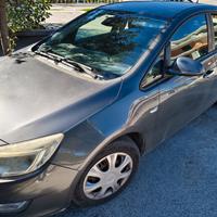 Opel Astra j 1.6 diesel buone condizioni!!